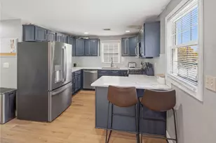 135 Seamans St, Providence, RI 02908 - Photo 11