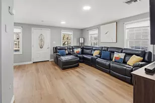 135 Seamans St, Providence, RI 02908 - Photo 5