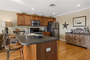 677 Metacom Ave, Bristol, RI 02809 - Photo 9