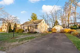 27 Linwood Rd, Cumberland, RI 02864 - Photo 3