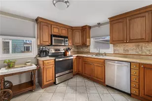 55 Mayflower Dr, Cranston, RI 02905 - Photo 9