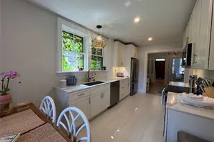 8 Barney St, Newport, RI 02840 - Photo 5