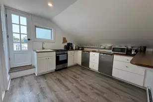 8 Barney St, Newport, RI 02840 - Photo 3