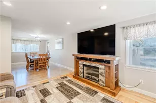 1785 W Shore Rd, Warwick, RI 02889 - Photo 9