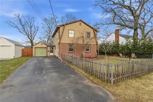 109 Pinecrest Dr, Pawtucket, RI 02861 - Photo 3