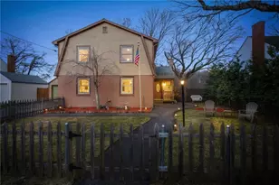 109 Pinecrest Dr, Pawtucket, RI 02861 - Photo 1