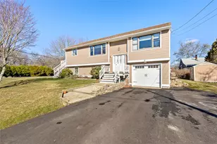 4 Wayne St, Narragansett, RI 02882 - Photo 1