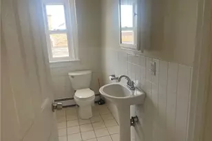 585 Main St, East Greenwich, RI 02818 - Photo 9