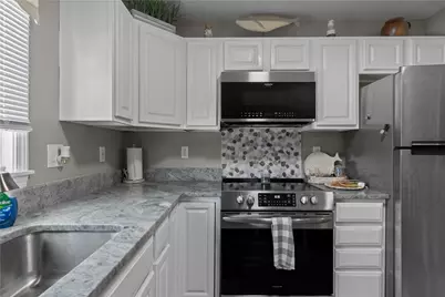 231 Maple Avenue #203, Newport, RI 02840 - Photo 3