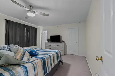 231 Maple Avenue #203, Newport, RI 02840 - Photo 13