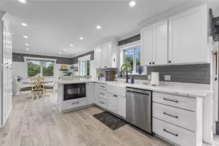 10 J H Dwyer Dr, Middletown, RI 02842 - Photo 5