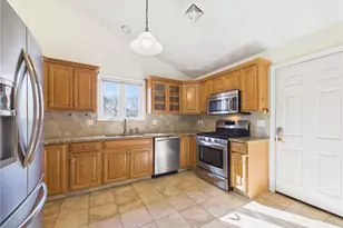 246 Spencer Woods Dr, Warwick, RI 02818 - Photo 7