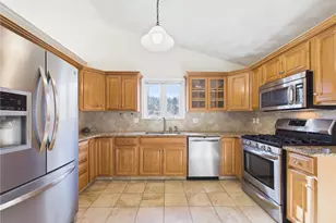 246 Spencer Woods Dr, Warwick, RI 02818 - Photo 5