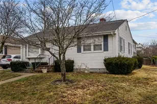 14 Maxfield Ave, East Providence, RI 02914 - Photo 3