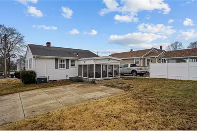 14 Maxfield Avenue, East Providence, RI 02914 - Photo 7