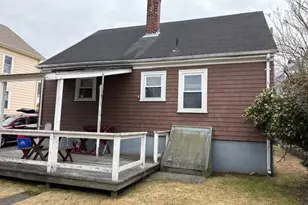 15 Bourne St, Bristol, RI 02809 - Photo 3