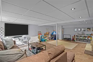 38 Angela Ave, Cranston, RI 02921 - Photo 43