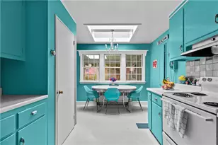 2 Cliff Ave, Newport, RI 02840 - Photo 15