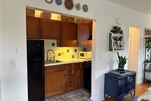 542 Angell St, Providence, RI 02906 - Photo 7