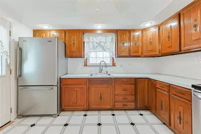 47 Dartmouth Avenue, East Providence, RI 02915 - Photo 7