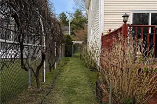 215 Bourne Ave, East Providence, RI 02916 - Photo 25