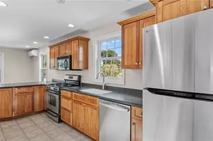 106 Cedar Ave, Portsmouth, RI 02871 - Photo 3