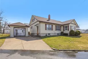 67 Fred St, Pawtucket, RI 02860 - Photo 3