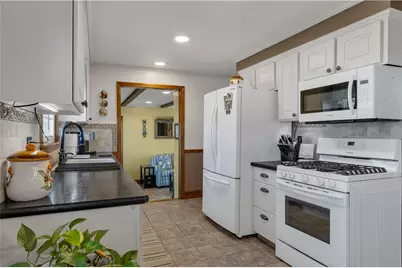 255 Knollwood Drive, Woonsocket, RI 02895 - Photo 3