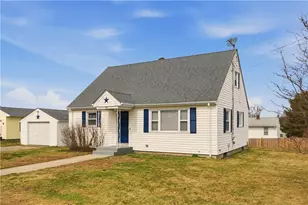 92 Bracket Ave, Tiverton, RI 02878 - Photo 3