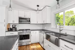 60 Brooklyn Rd, Narragansett, RI 02882 - Photo 9