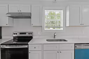 2958 E Main Rd, Portsmouth, RI 02871 - Photo 9