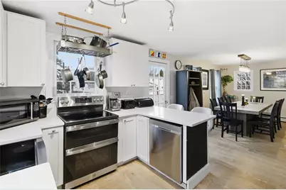 72 Seascape Avenue, Middletown, RI 02842 - Photo 5