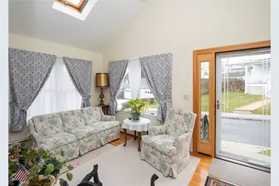 18 Ledyard Street, Newport, RI 02840 - Photo 5