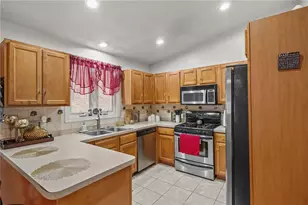 155 De Pinedo St, Providence, RI 02904 - Photo 9