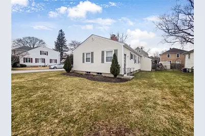 10 Brayton Avenue, East Providence, RI 02916 - Photo 3