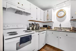 66 Girard Ave, Newport, RI 02840 - Photo 9