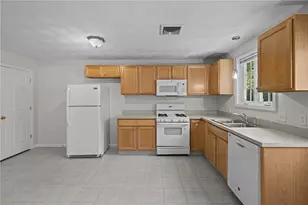 148 Samuel Ave, Pawtucket, RI 02860 - Photo 9