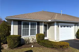 101 Village Green Cir, Coventry, RI 02816 - Photo 3