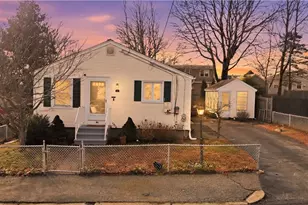 62 Hillcrest Ave, Pawtucket, RI 02860 - Photo 1