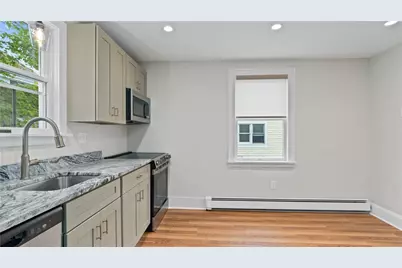 629 Thames Street, Newport, RI 02840 - Photo 13