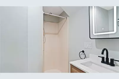 629 Thames Street, Newport, RI 02840 - Photo 17