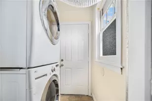 25 Brighton St, Providence, RI 02909 - Photo 7