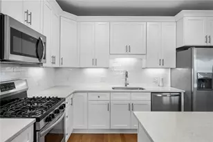 314 Chases Ln, Middletown, RI 02842 - Photo 5