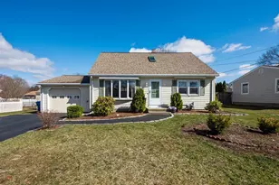 173 Weeden Dr, Warwick, RI 02818 - Photo 1
