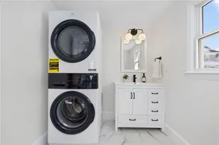 61 Gibbs Ave, Newport, RI 02840 - Photo 11