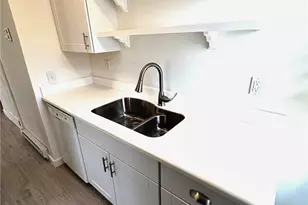 8 Bridge St, Newport, RI 02840 - Photo 5