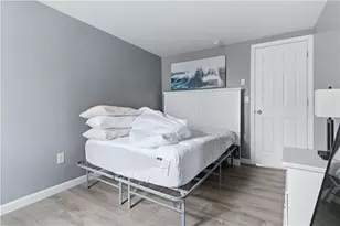 31 Oakhurst Ave, Warwick, RI 02889 - Photo 9