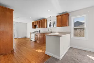 444 Pequot Ave, Warwick, RI 02889 - Photo 7