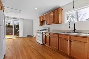 444 Pequot Ave, Warwick, RI 02889 - Photo 9