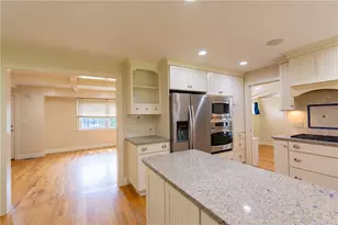 48 Pleasant St, Portsmouth, RI 02871 - Photo 19